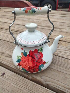 The pioneer woman holiday edition tea kettle